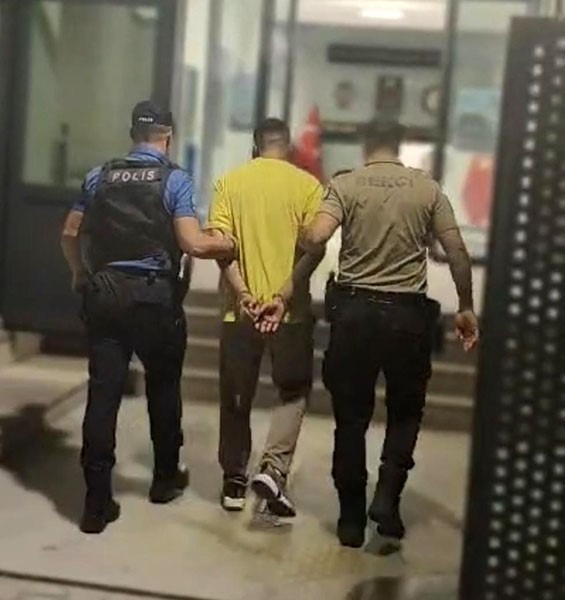 İzmir'de 19 Yıl Hapisle Aranan Firari Yakalandı