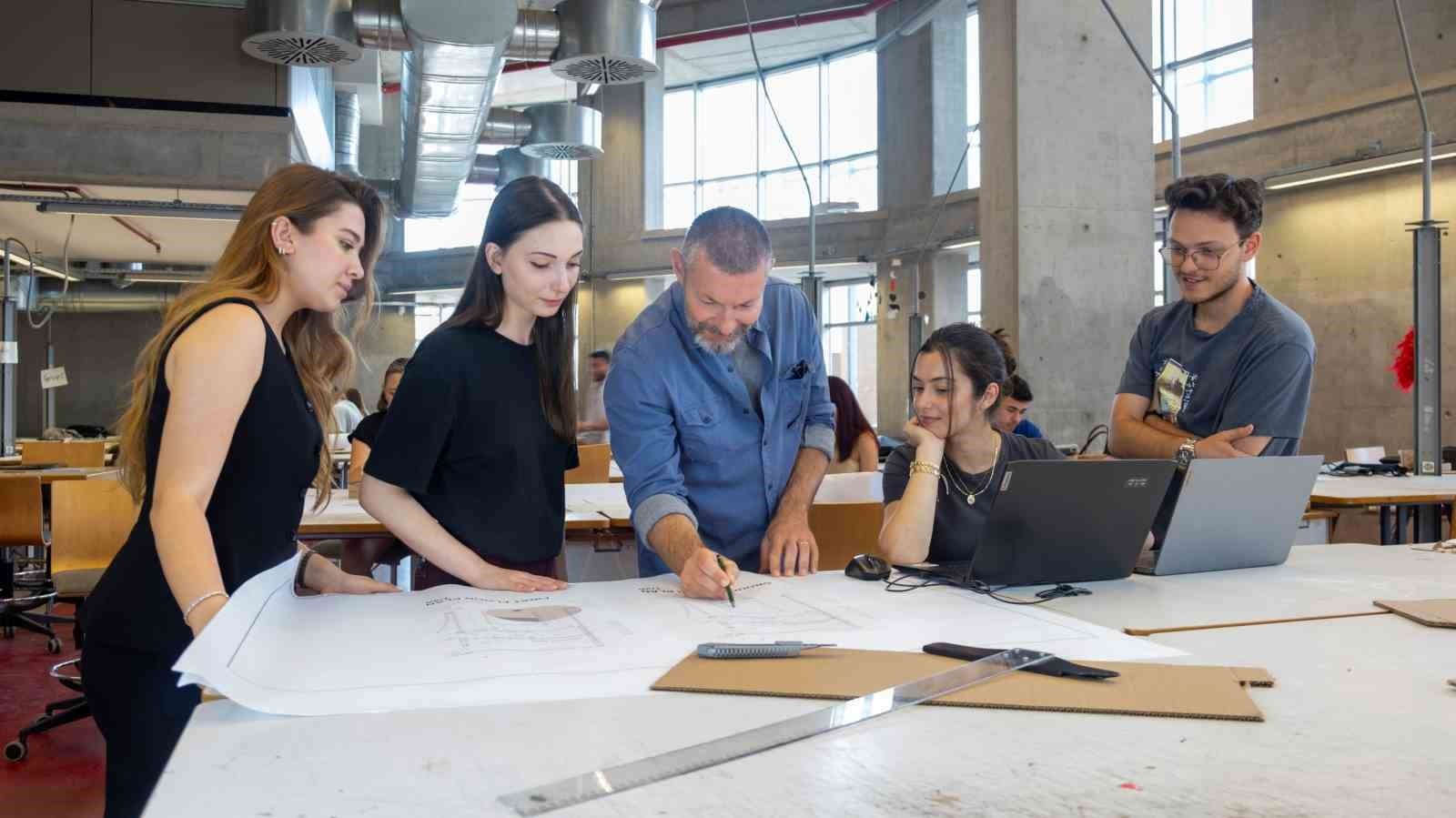 İzmir’den Avrupa’ya ‘Başarı’ Serisi