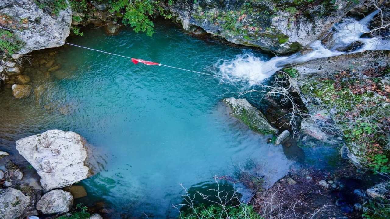 İzmir'in Doğal Havuzu, Suları 5 Metreden Dökülüyor Gidende Dert, Tasa Kalmıyor! (2)