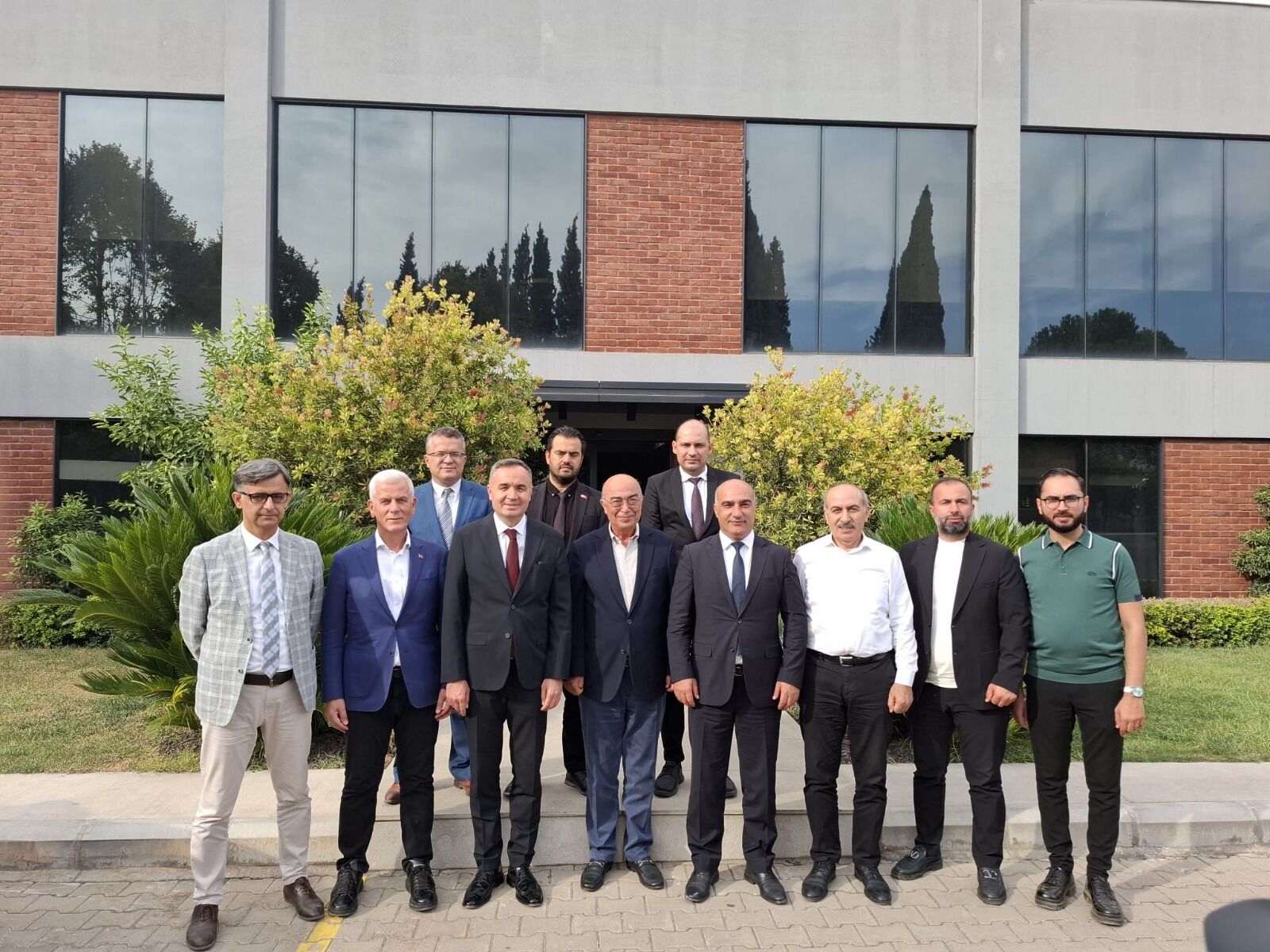 Kemalpaşa'daki sağlık tesisleri ve kaymakamlık ziyaret edildi