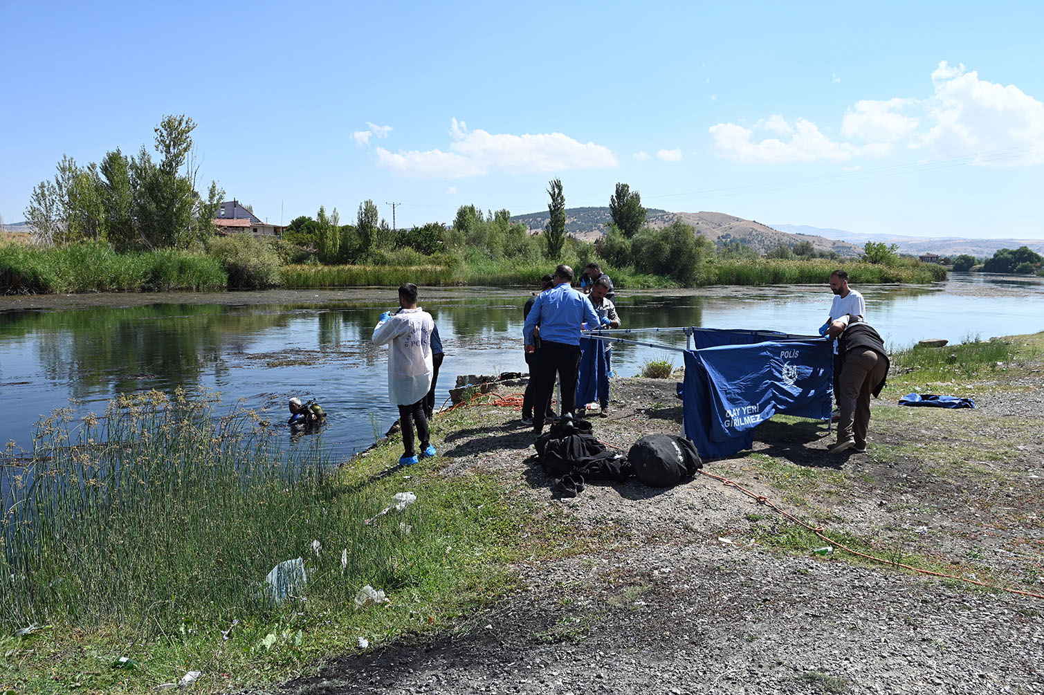 K I Z I L I R M A K A D U S E N A R K A D A S I N I K U R T A R M A K 899044 267131