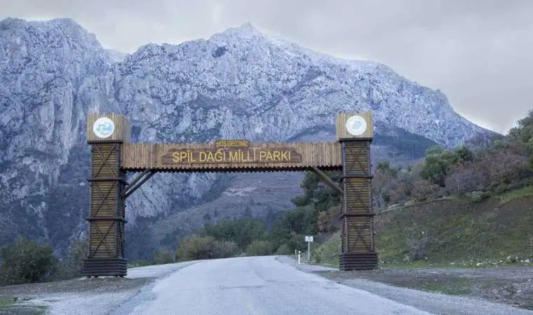 Gece sıcaklıklarında Spil Dağı zirvede