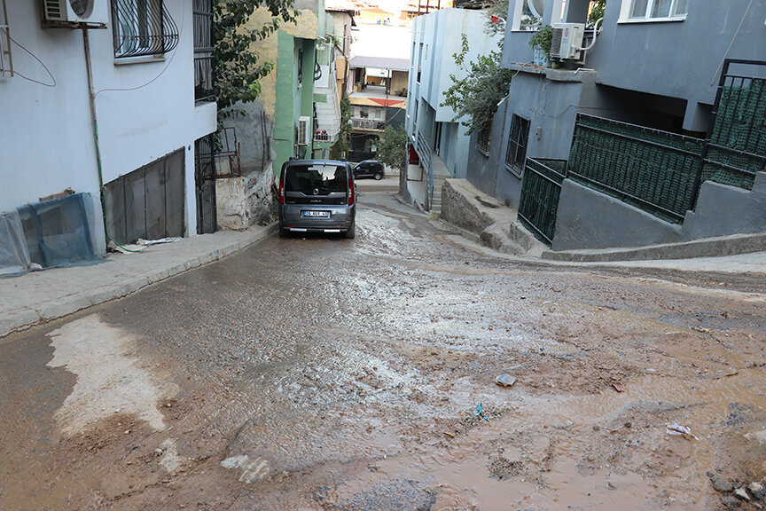 Karabağlar Patlayan Boru 2 (1)