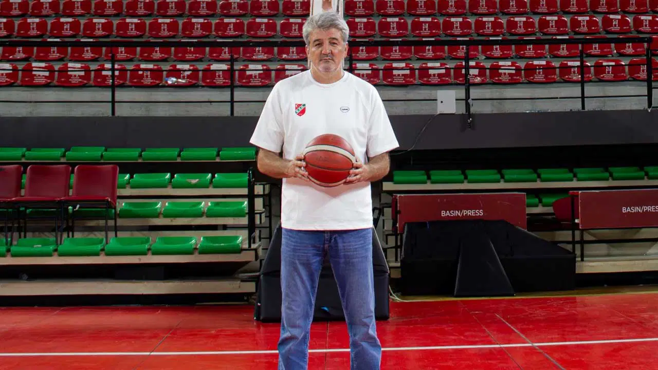 Karşıyaka Başantrenörü Faruk Beşok 1