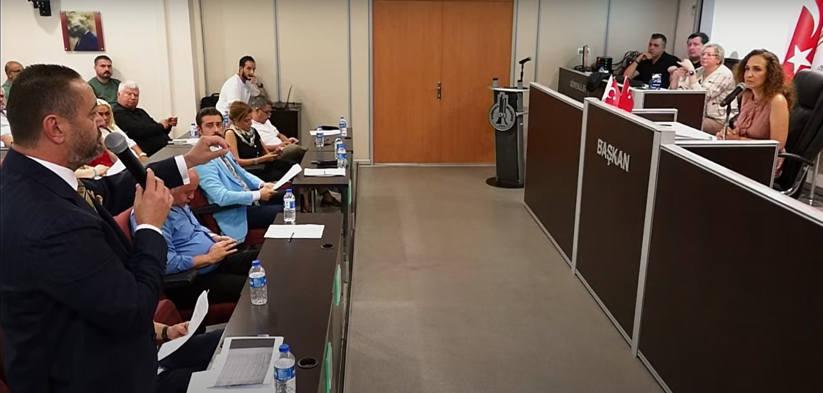 Çöp kamyonu bağışı tartışma yarattı