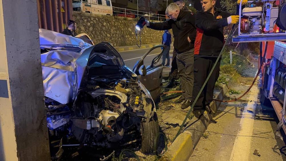 Araç ortadan ikiye ayrıldı