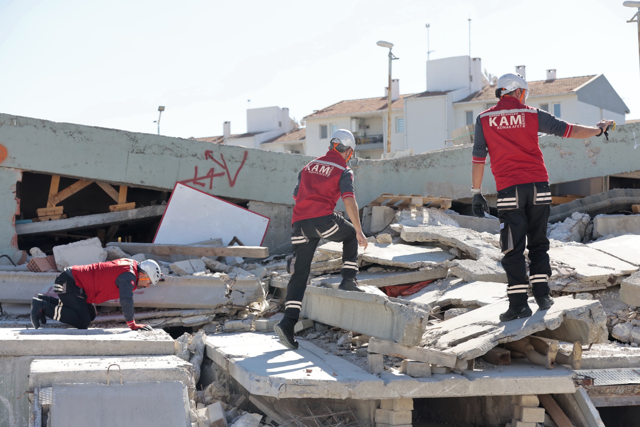 Konak’ın Hayat Kurtaracak Timi Sahaya Indi (3)