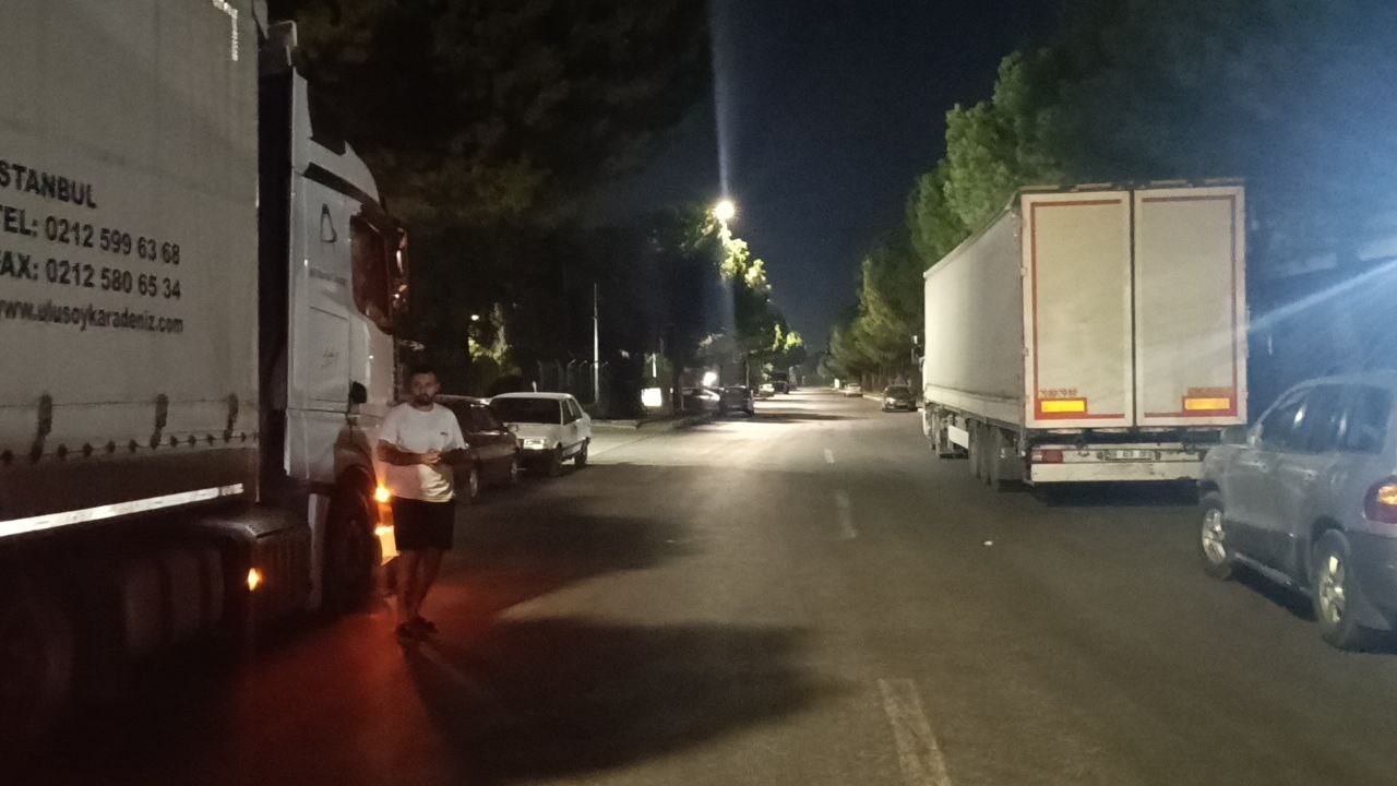 İzmir'deki depoda 17 saat boşaltma için bekledikleri iddiası