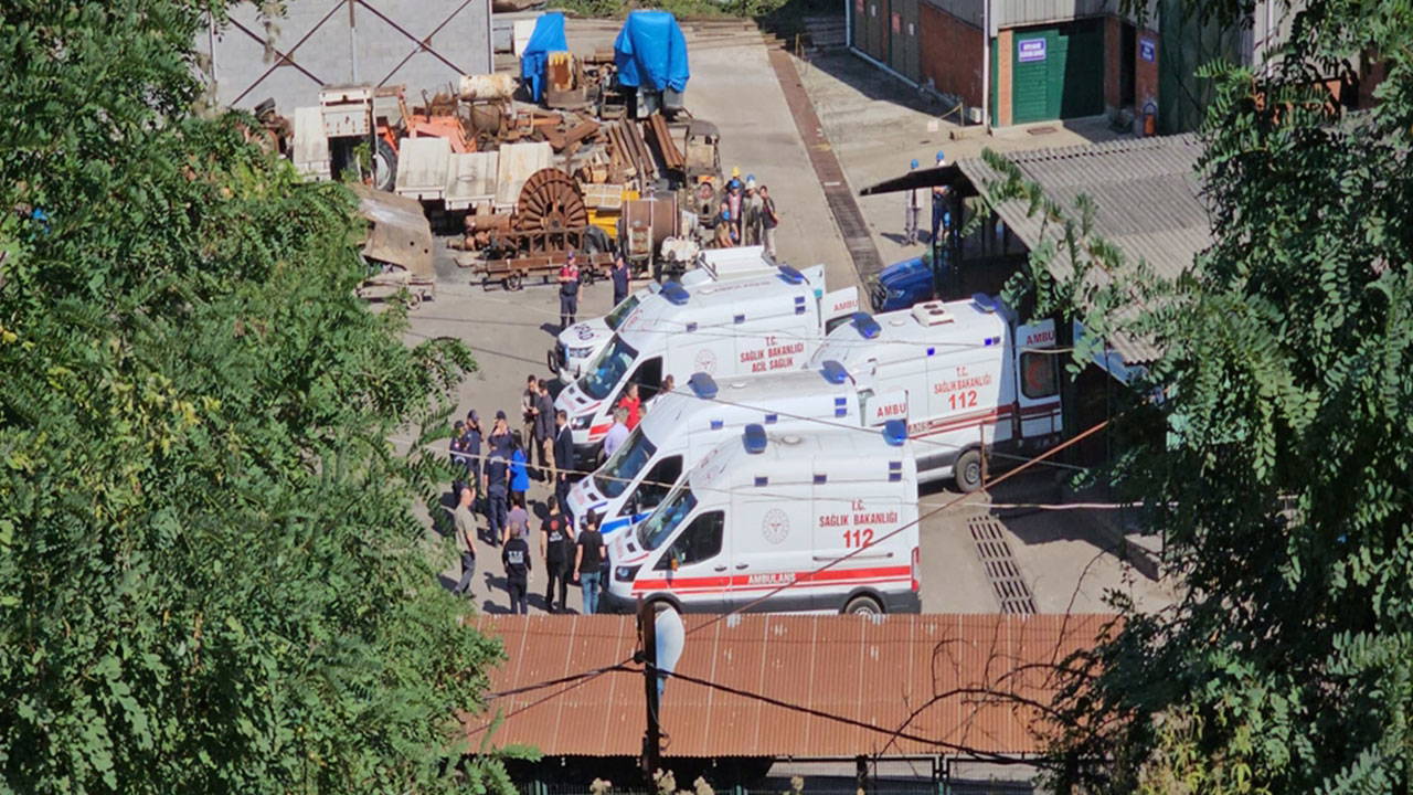 4 işçi kurtarıldı, 1 madenci yaşamını yitirdi