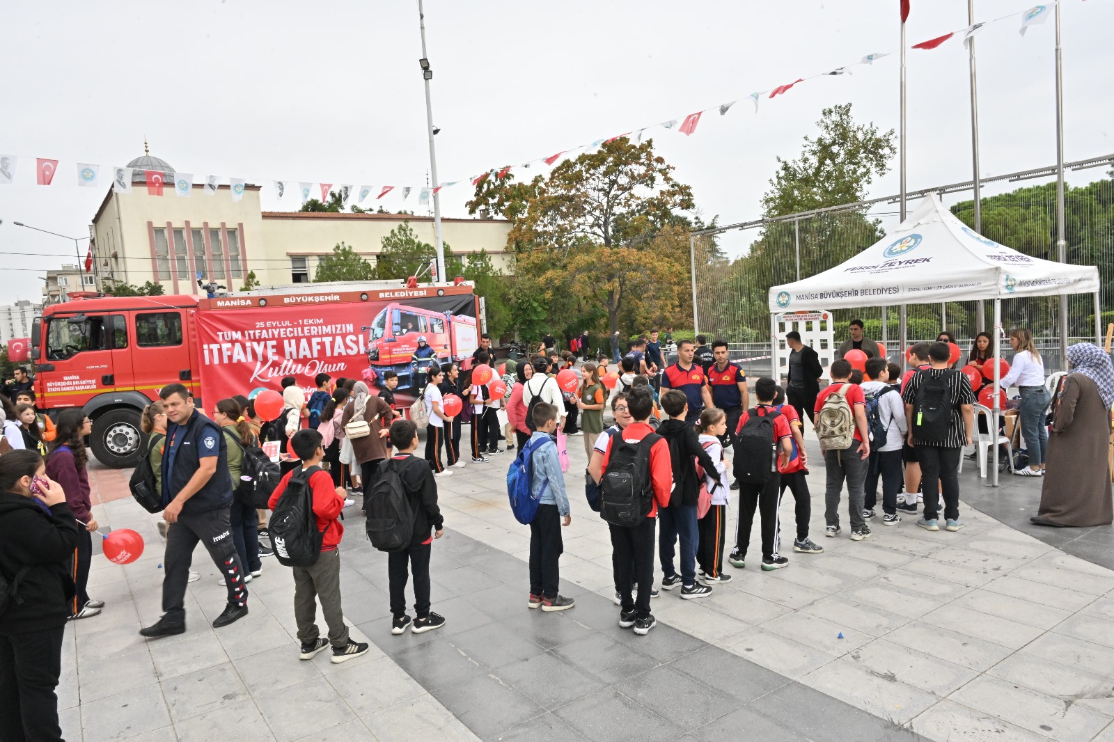 Manisa İtfaiyesinden Haftaya Yakışır Kutlama (19)