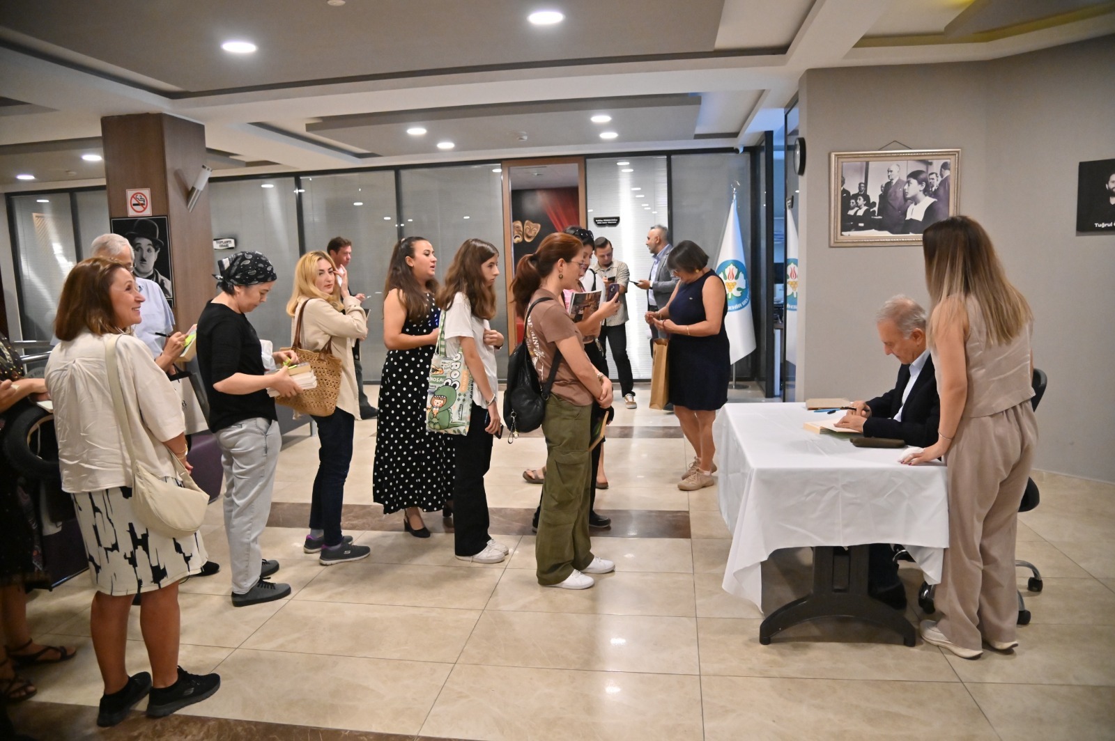 Mungan'dan toplumsal eleştiri: "Ezber hayatlar yaşıyoruz"