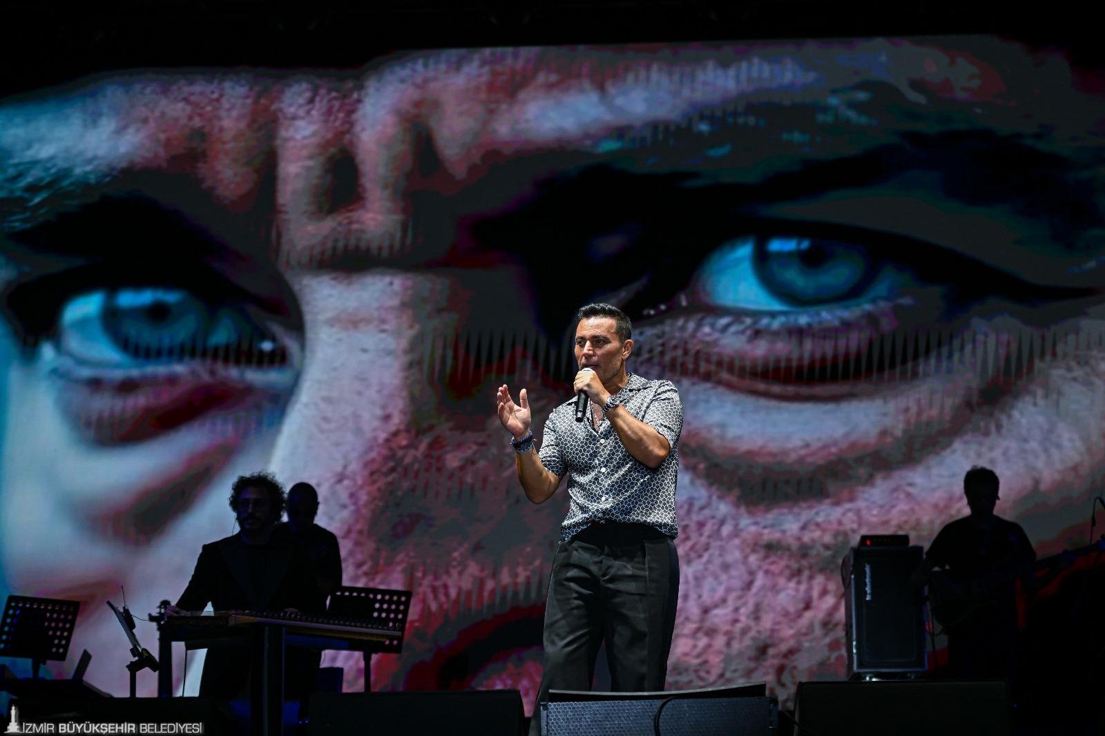 Tekrar eden çıkışı dikkat çekti