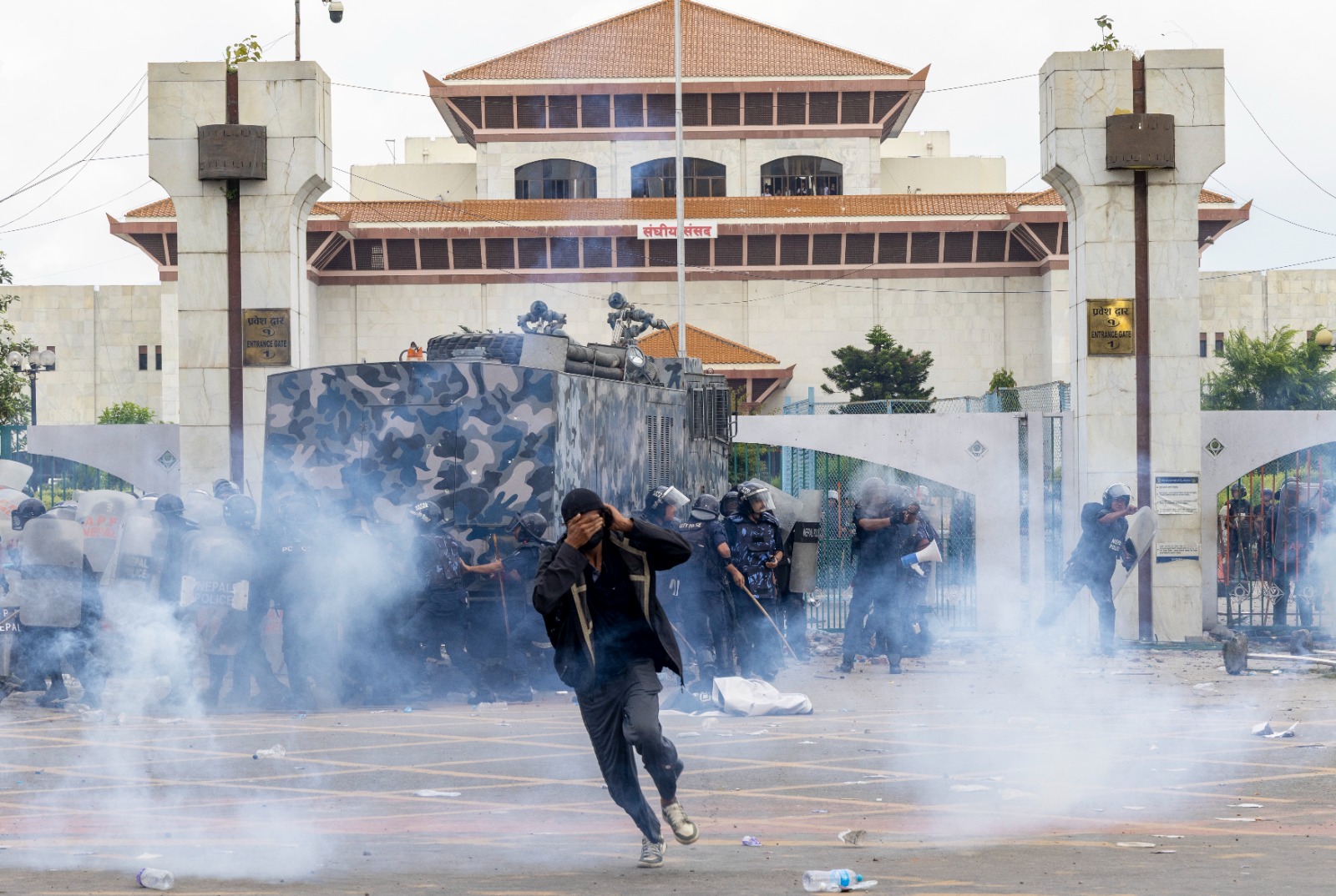Başbakan istifası sonrası ortalık daha da karıştı