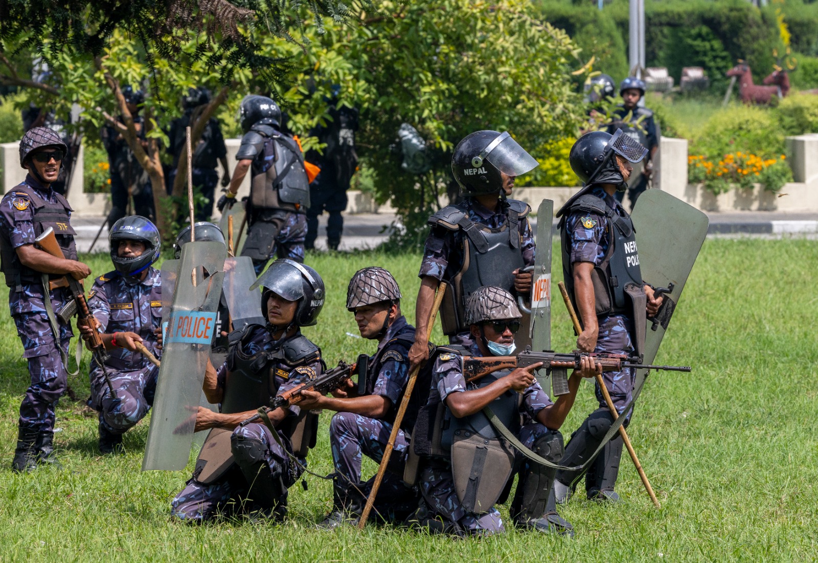 Başbakan Khadga Prasad Sharma Oli istifa etti