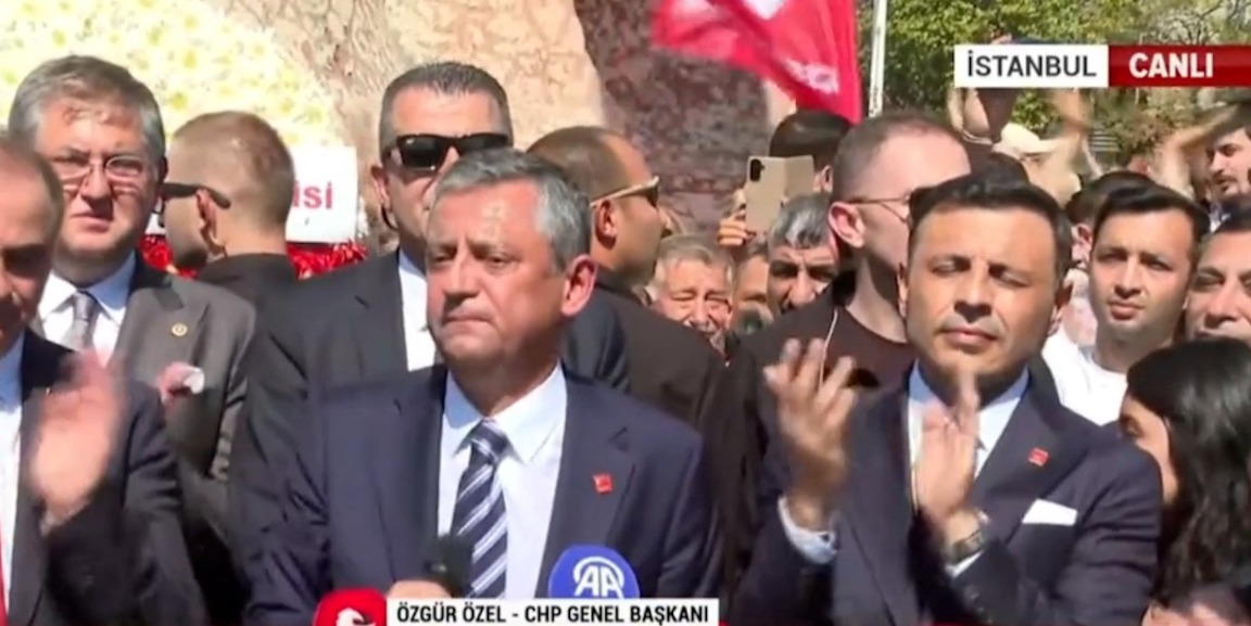 Polis ablukası altında tören