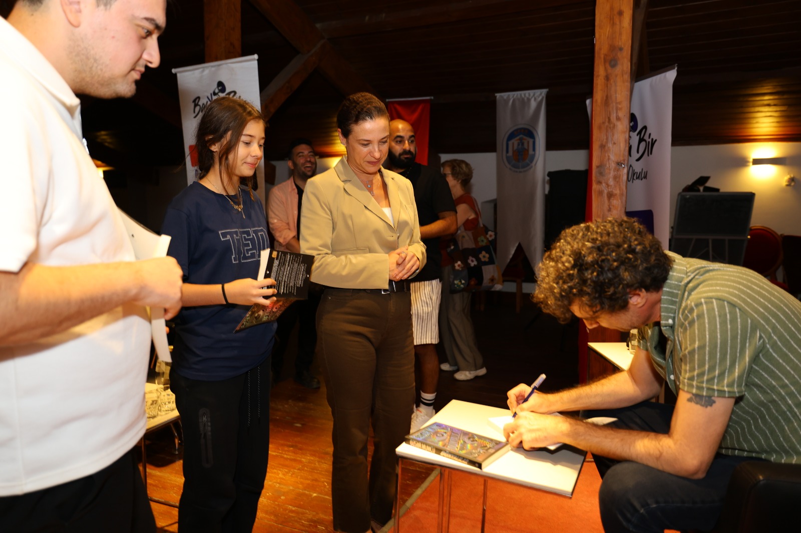 Özgür Mumcu Dünyalılar (6)