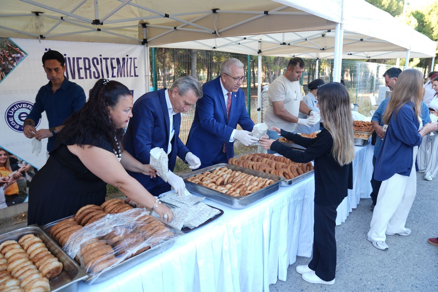 Rektör Prof. Dr. Budak’tan Öğrencilere “Boyozlu” Karşılama (3)