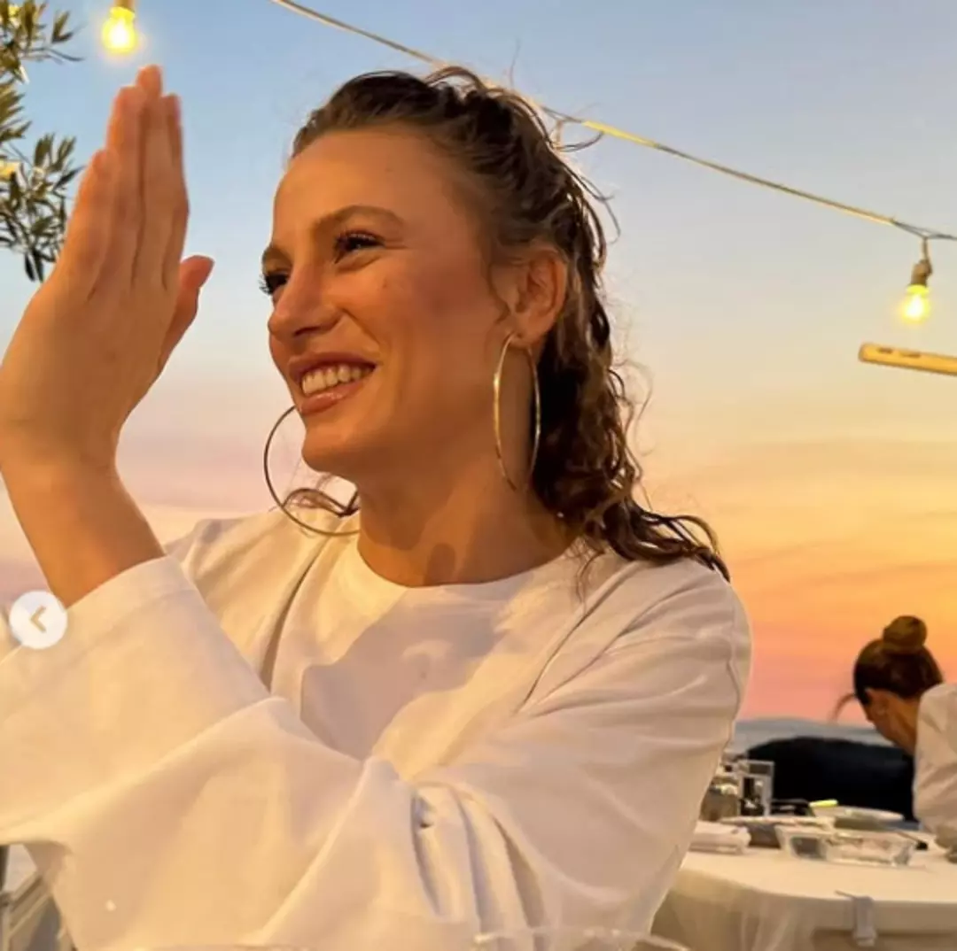 Beyaz bikinili pozları dikkat çekti