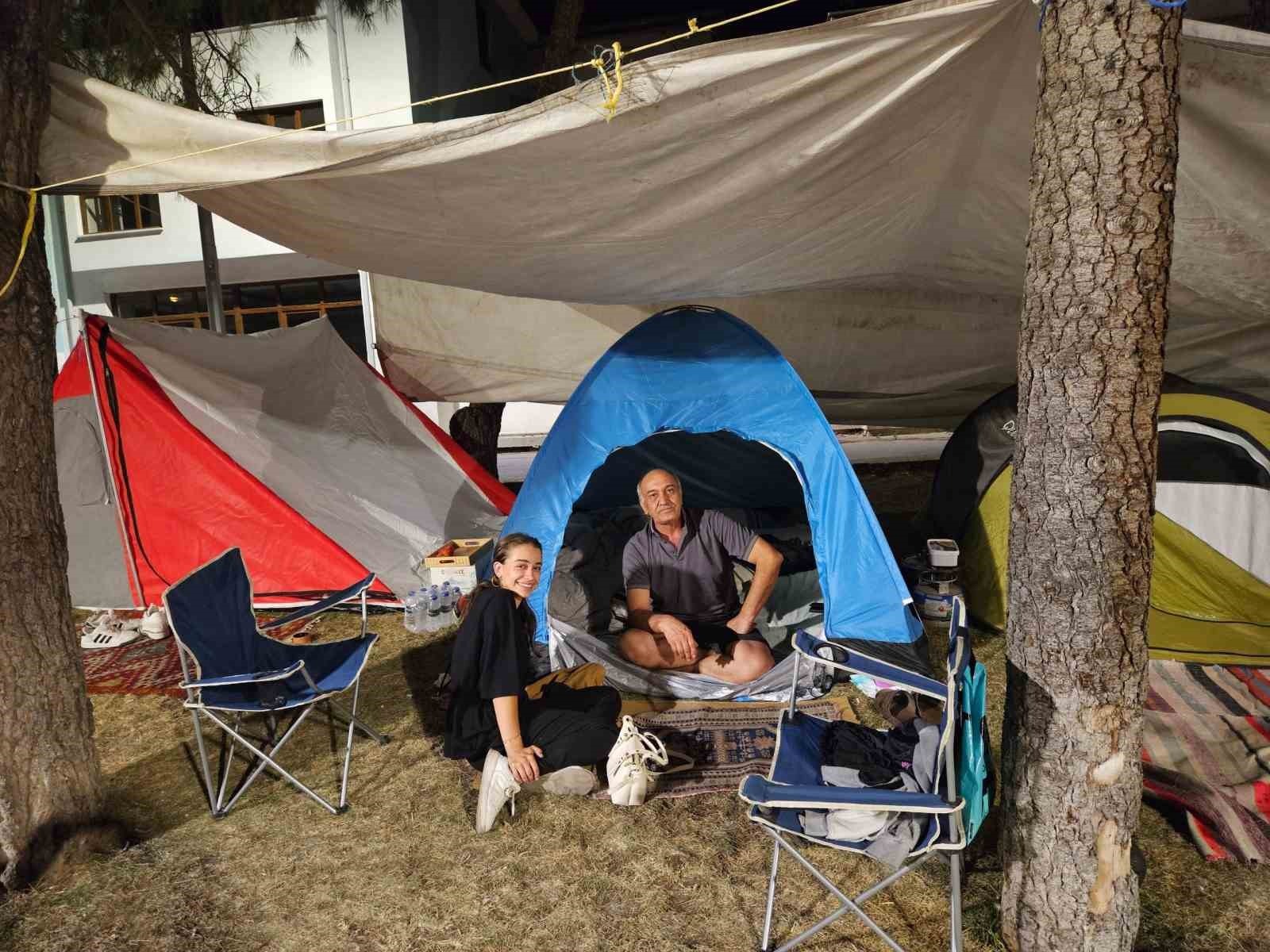 Sındırgı'da Deprem Korkusu Sürüyor