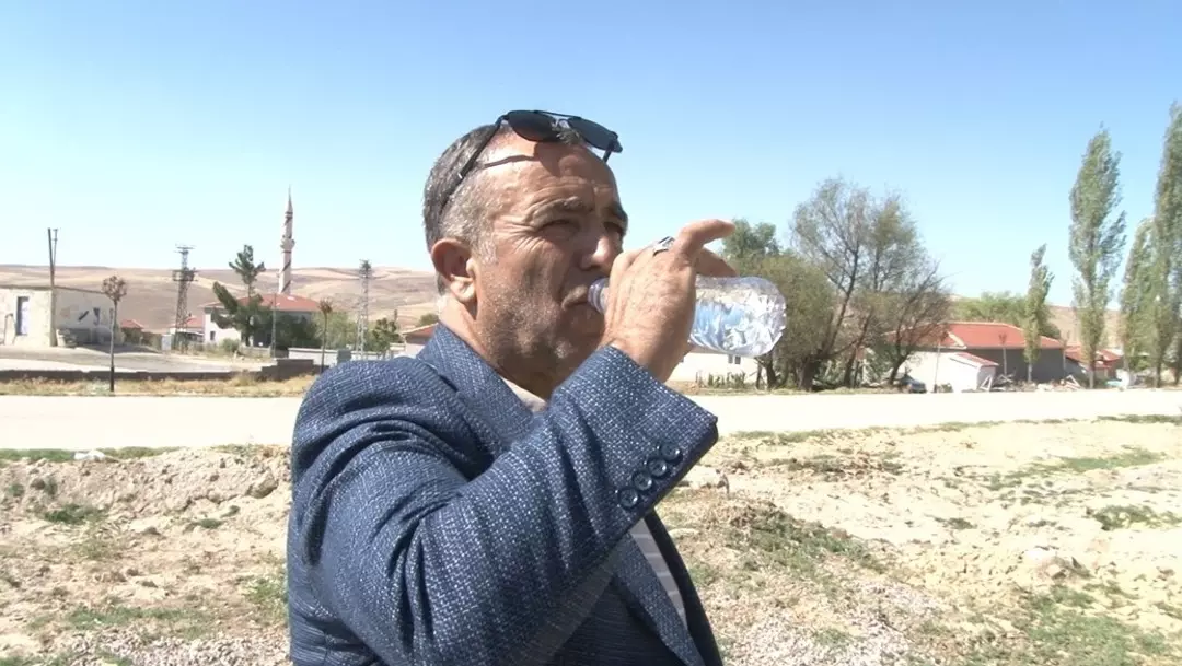 “Mahallemiz su içinde susuz kalmış”