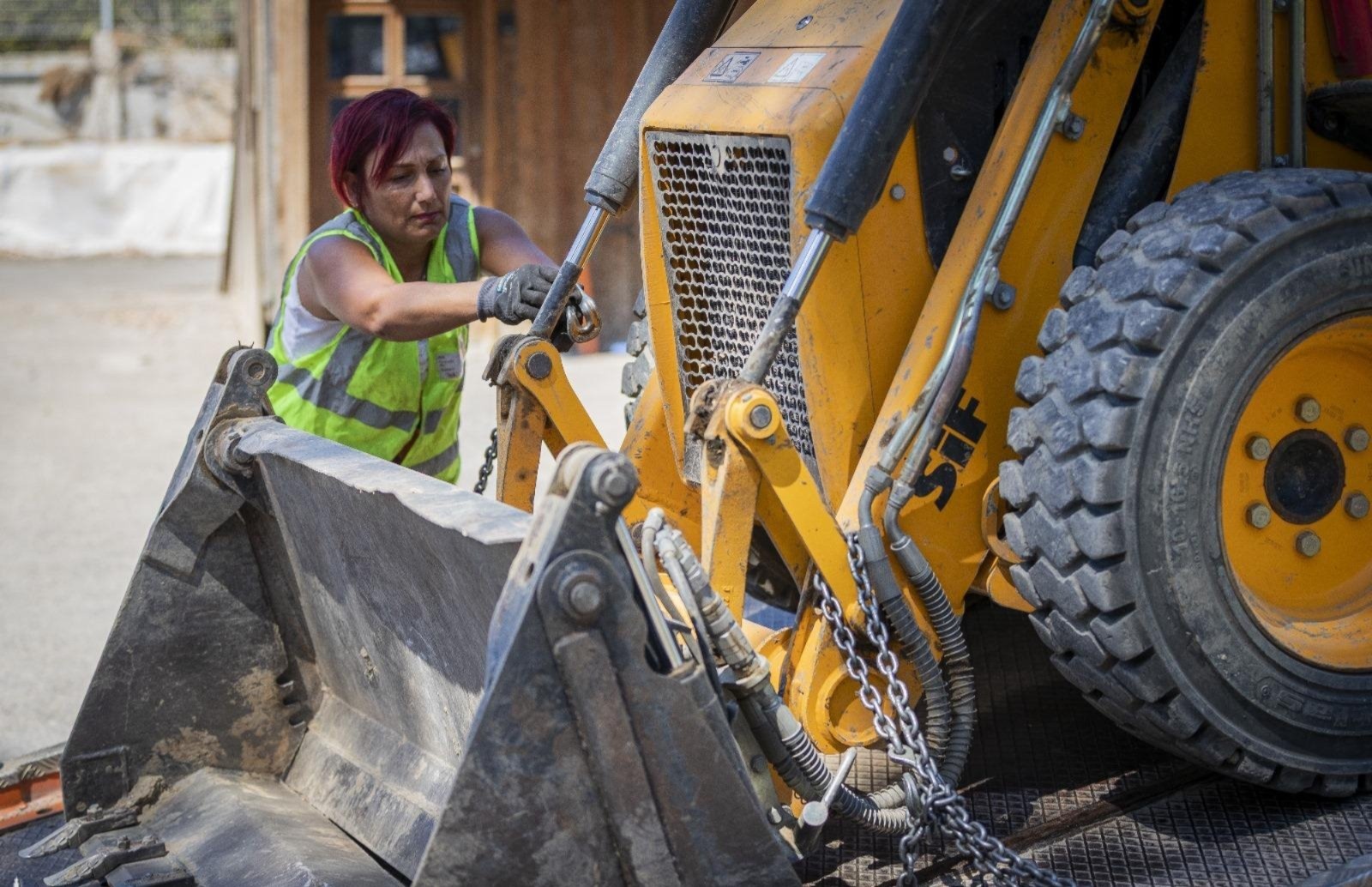 42 tonluk devleri yöneten tutkulu sürücü