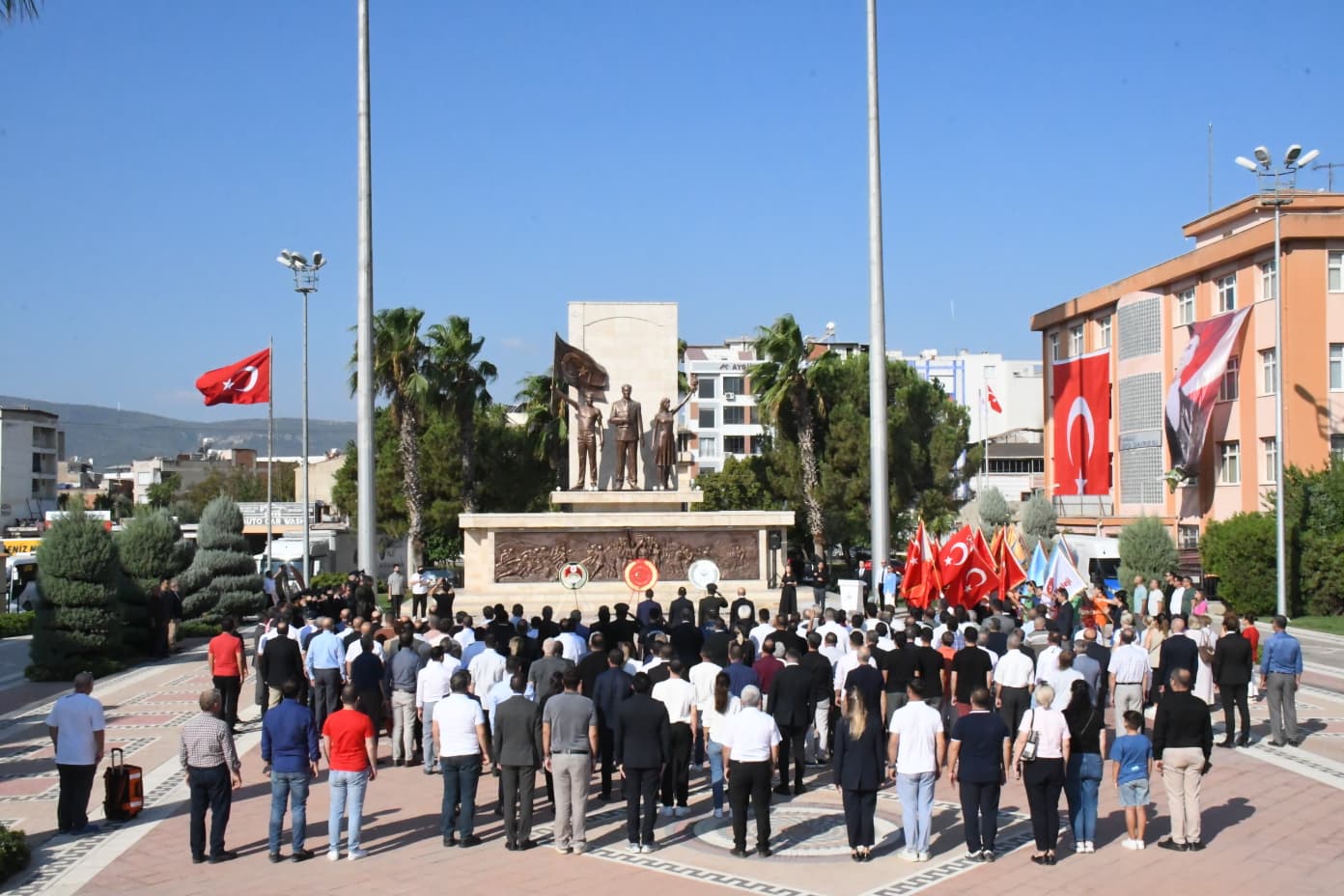 Kurtuluş törenine yoğun katılım