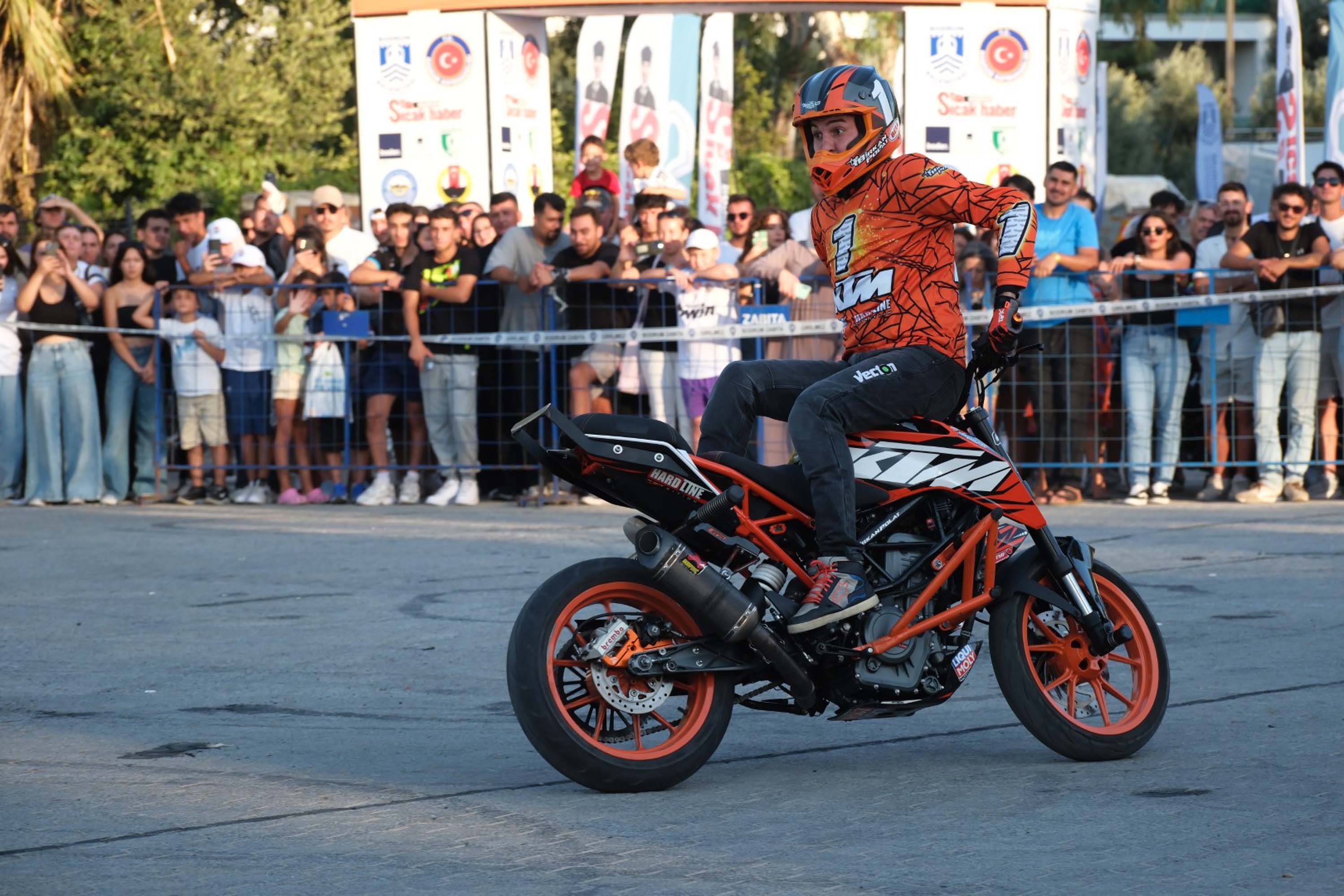 U L U S L A R A R A S I B O D R U M M O T O F E S T E Y O G U N I L G 912677 271185