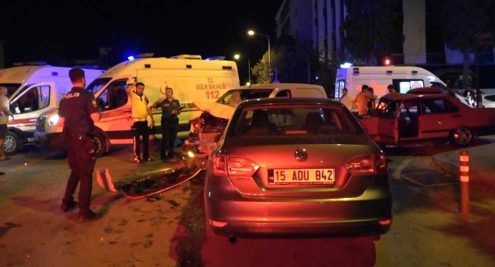 Kavşakta zincirleme kaza