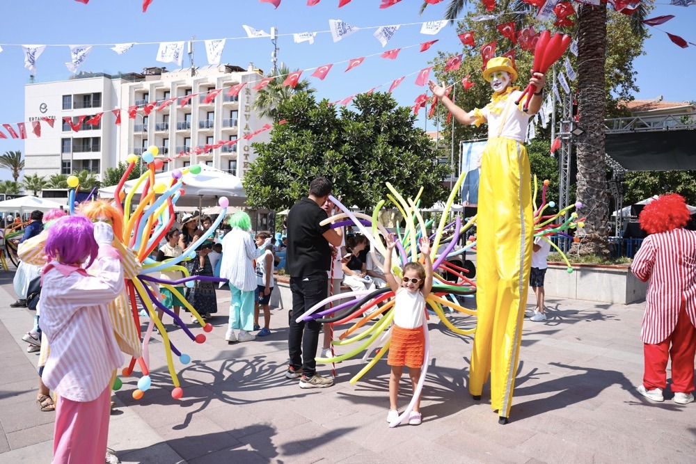 Festival coşkusu milli gururla birleşiyor