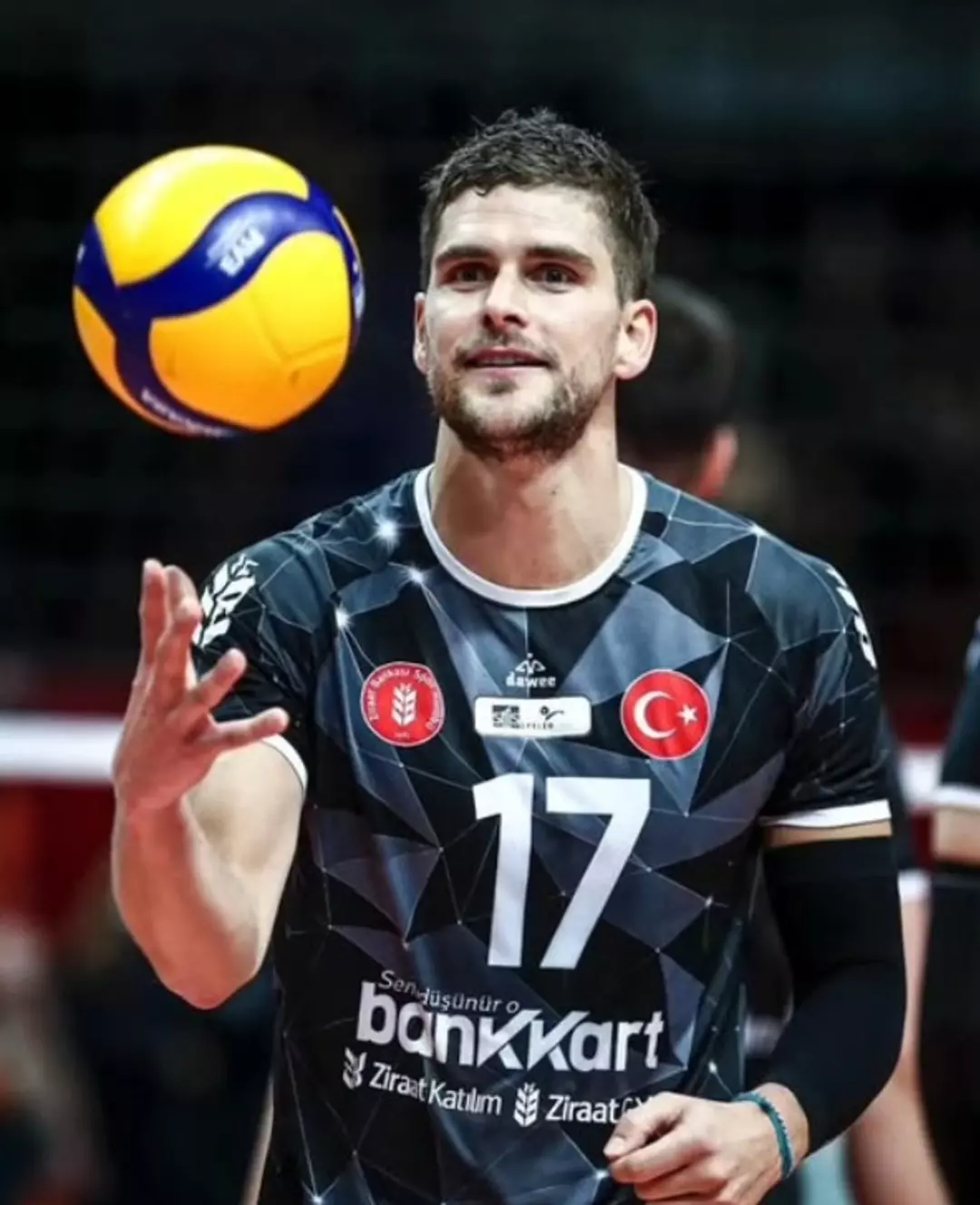 Yanındaki isim dikkat çekti