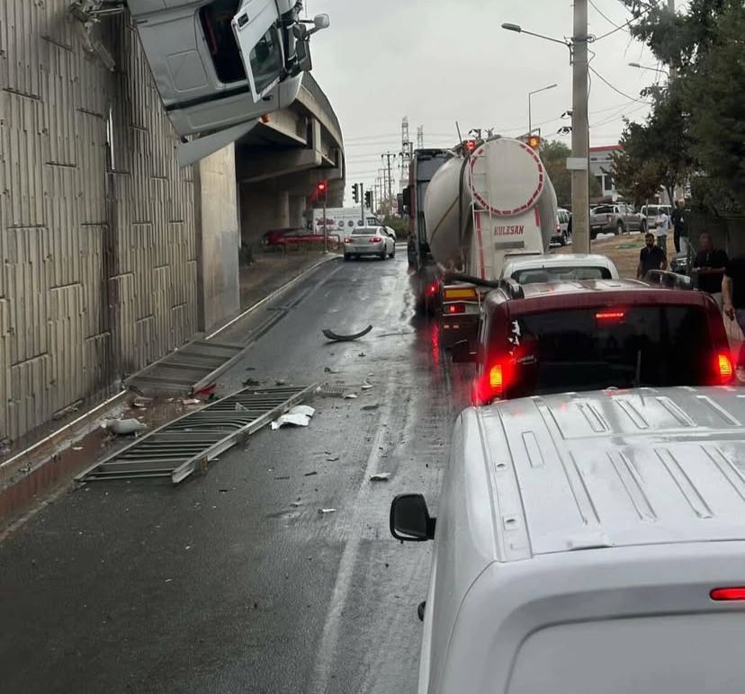 Sürücü yaralı kurtarıldı