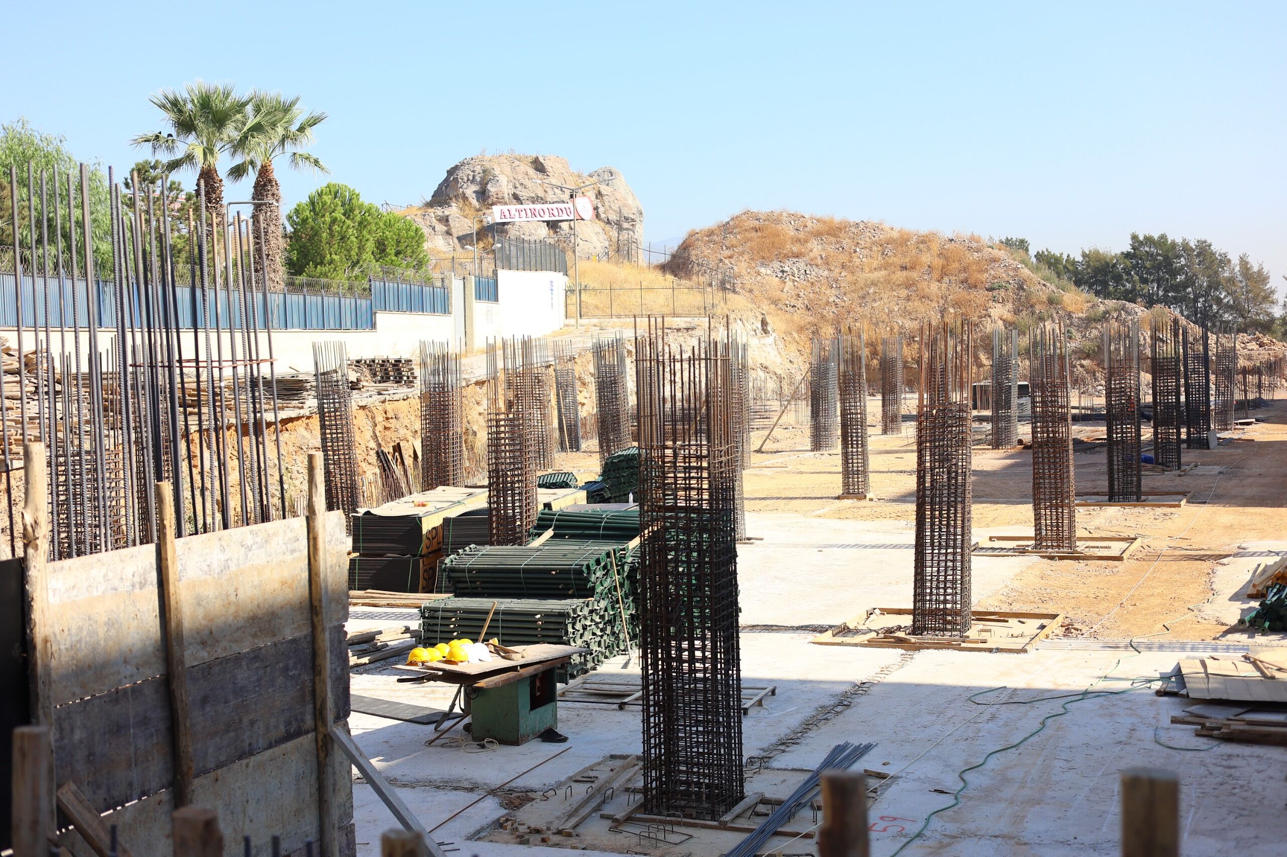 Yeşilyurt Pazaryeri Çalışmalar Hızlı Bir Biçimde Devam Ediyor (12)