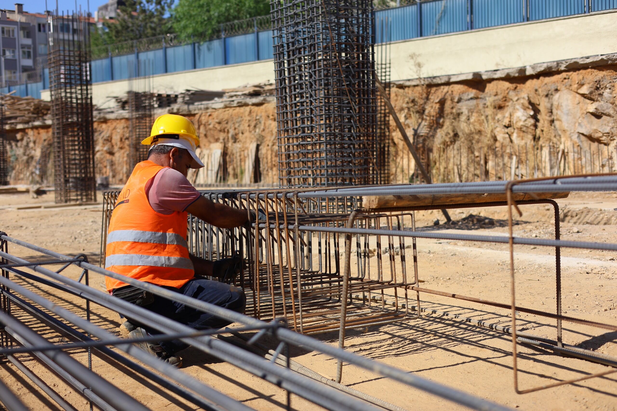 Yeşilyurt Pazaryeri Çalışmalar Hızlı Bir Biçimde Devam Ediyor (7)