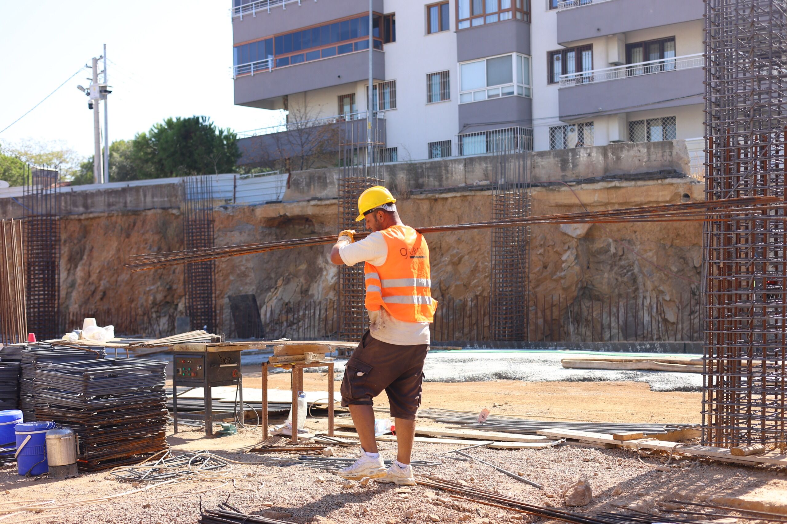 Yeşilyurt Pazaryeri Çalışmalar Hızlı Bir Biçimde Devam Ediyor (9)
