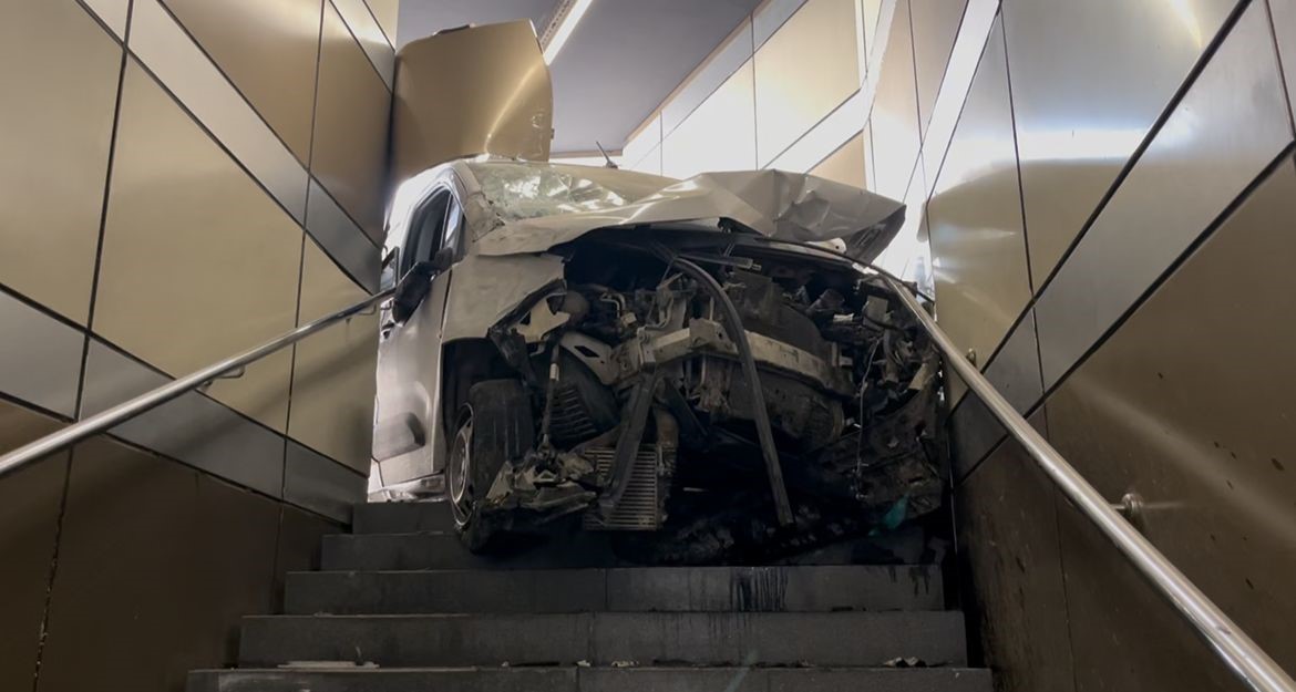 Kaza anı ve yaralı sürücü