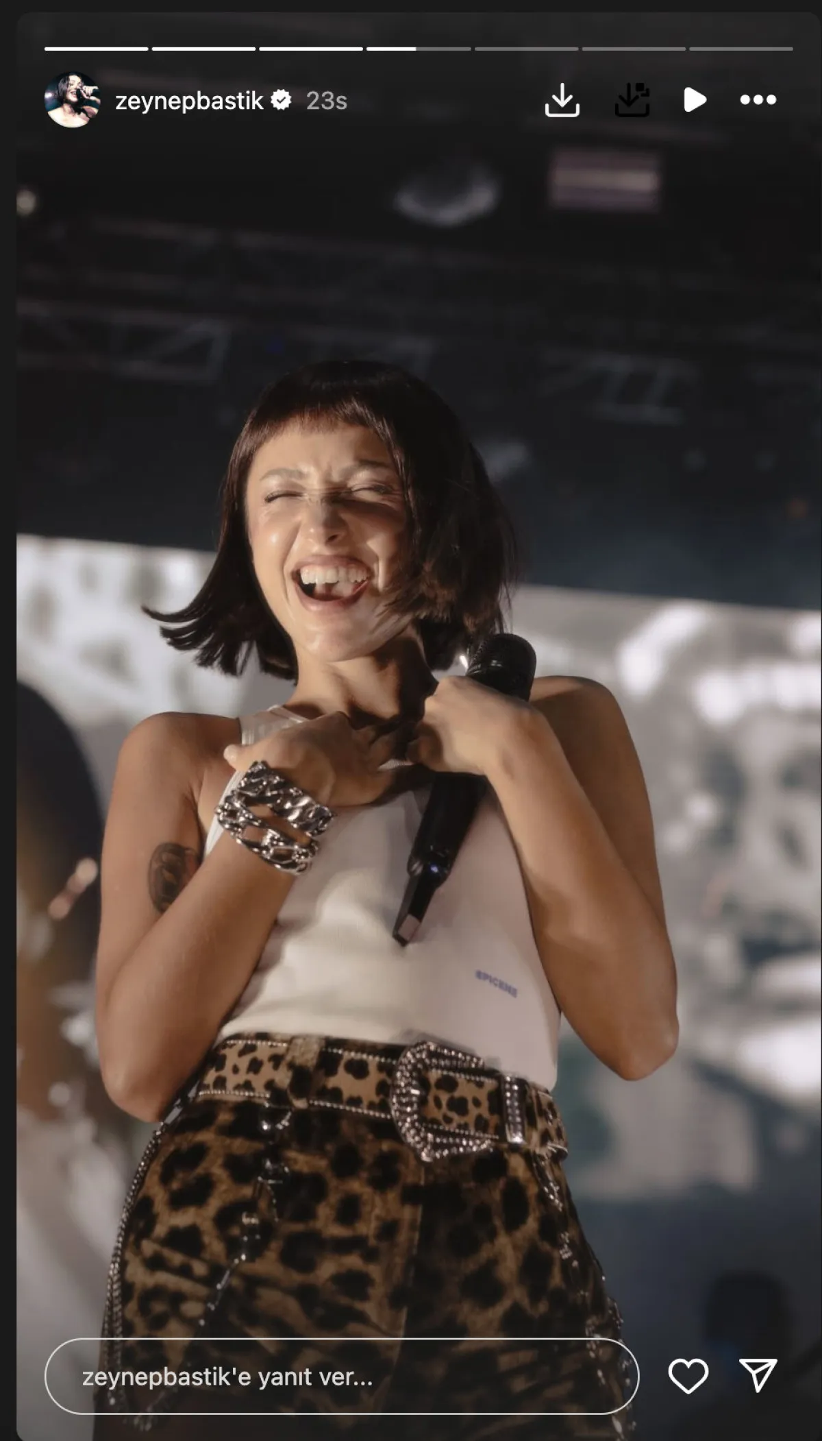 Zeynep Bastık Imaj Değişikliği Yap