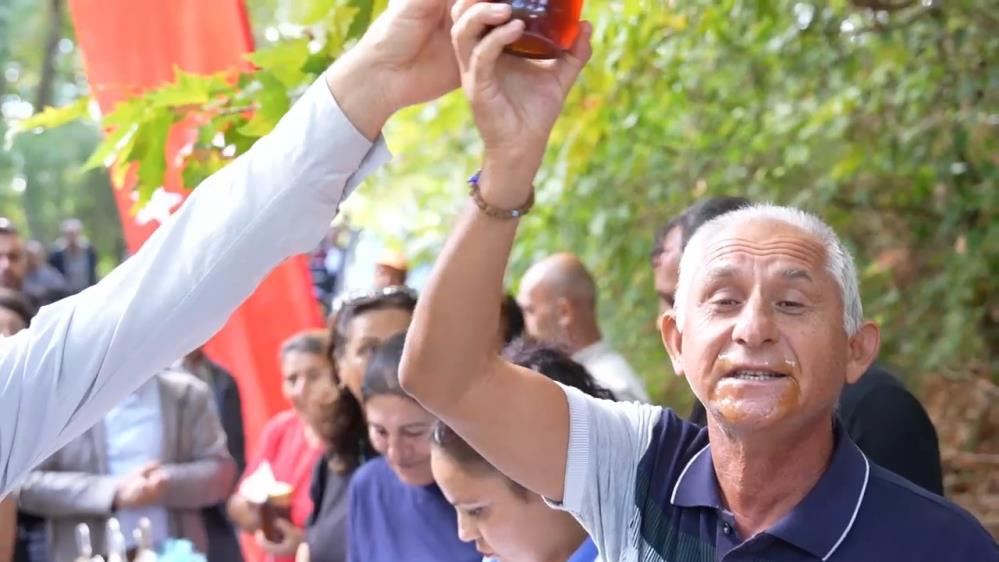 2 Dakikada 1 Kilo Bal Yedi 1