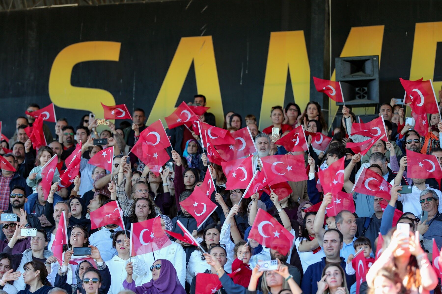 5 Aliağa Atatürk Stadyumunda Cumhuriyet Coşkusu