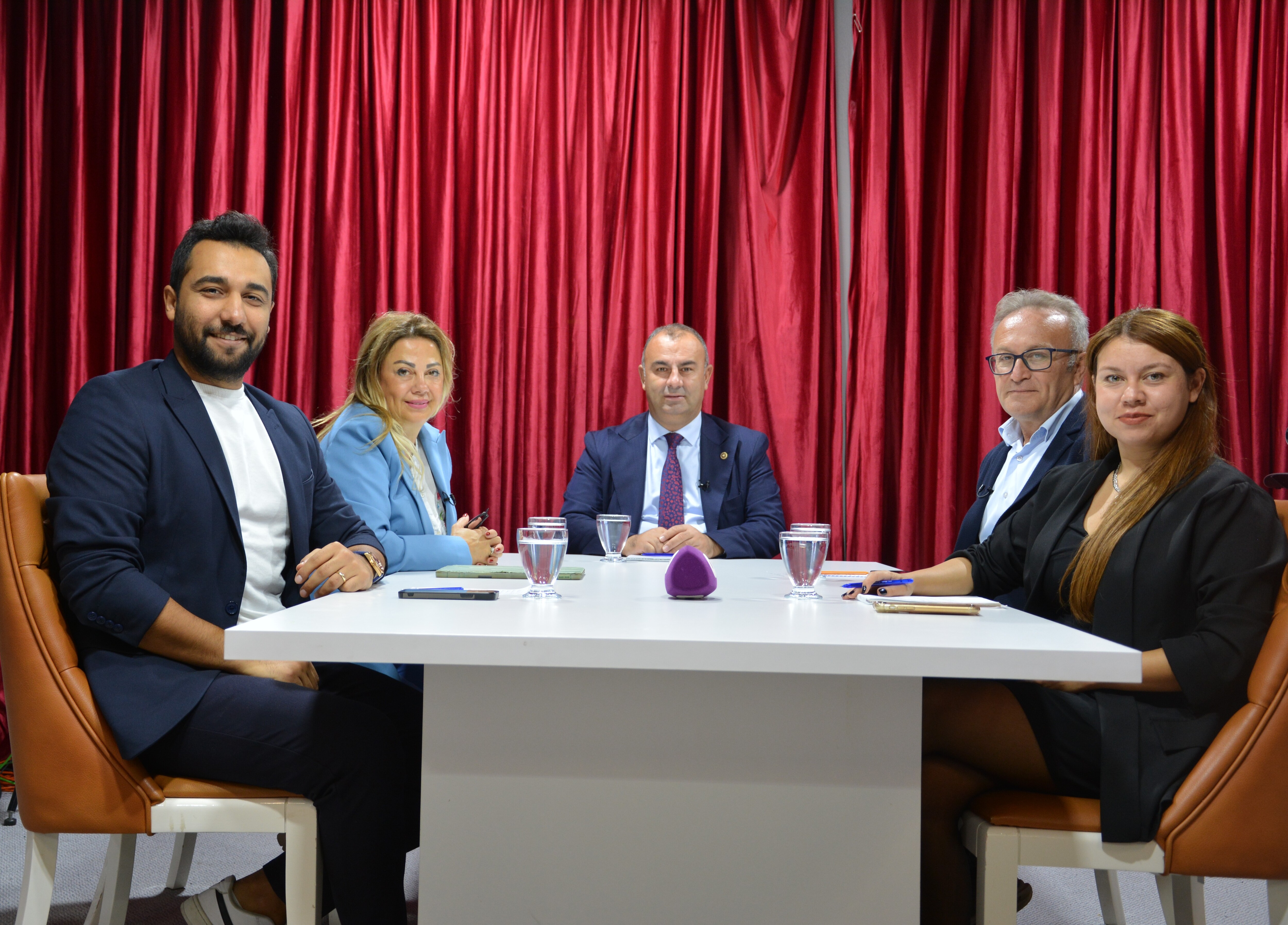 9 Eylül Hepi̇mi̇zi̇n, İzmi̇r Basinin