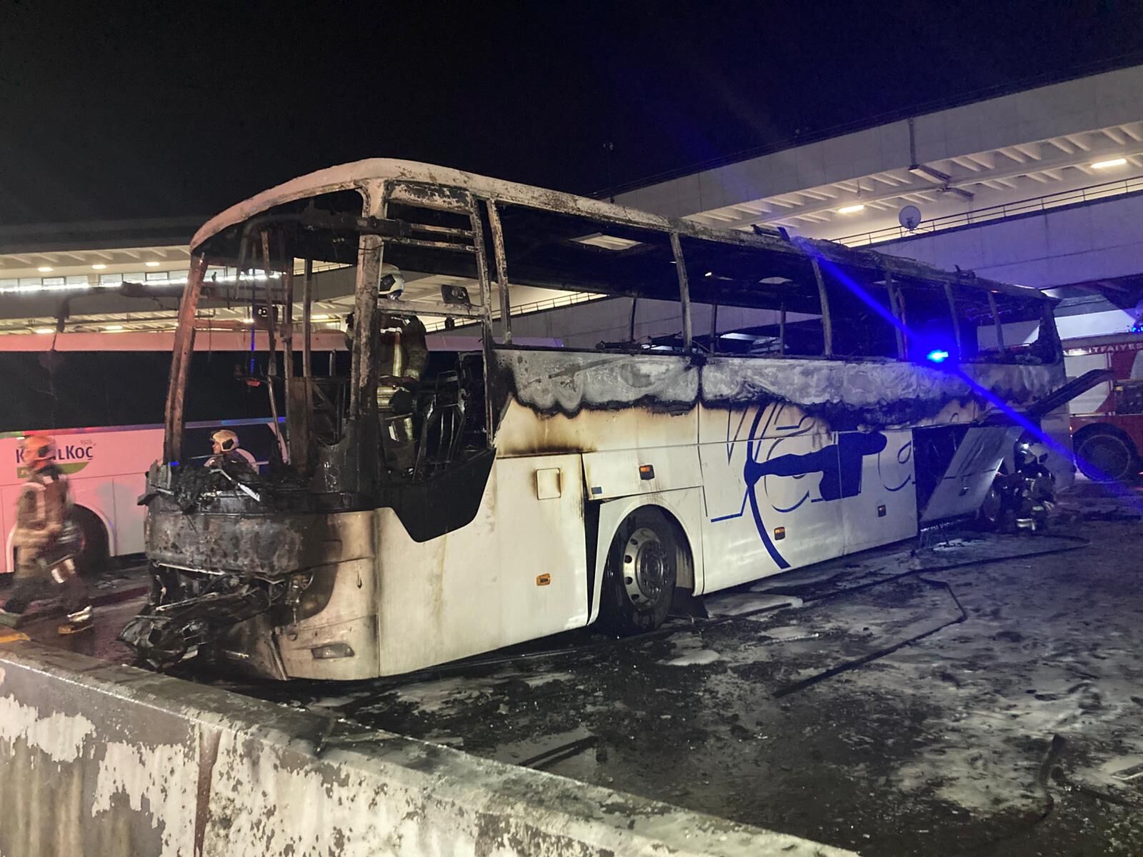 A S T I’ D E P A R K H A L I N D E K I Y O L C U O T O B U S U Y A N 968657 287700