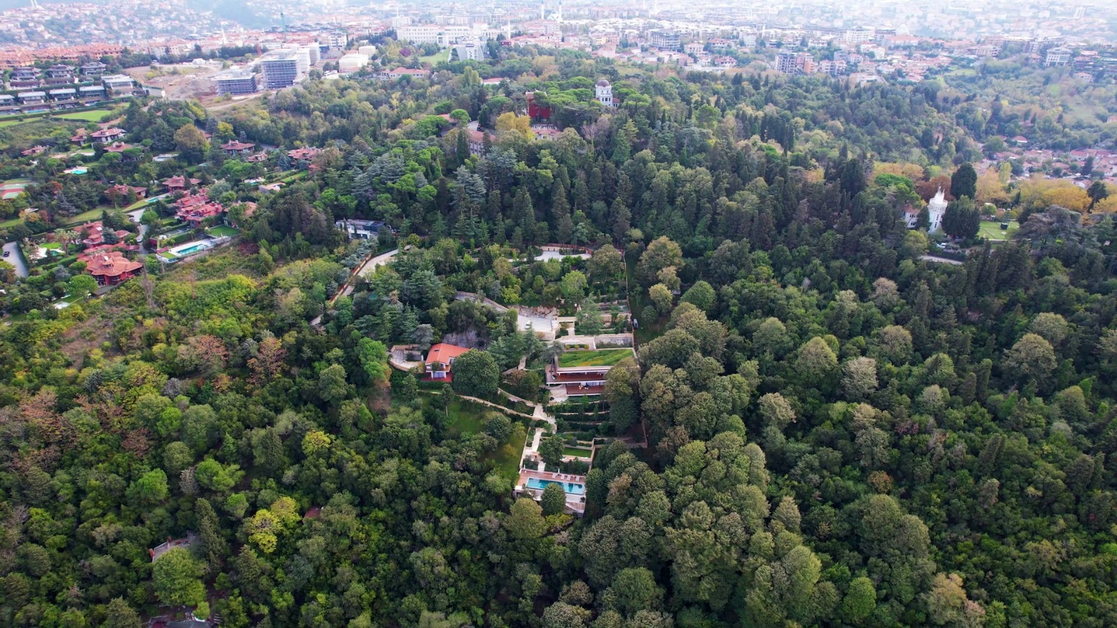 Villadaki kaçak inşaat ve rüşvet iddiaları nelerdi?