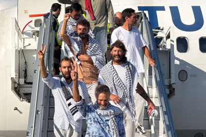 36'sı Türk 137 aktivist özel uçakla İstanbul'a getirilmişti