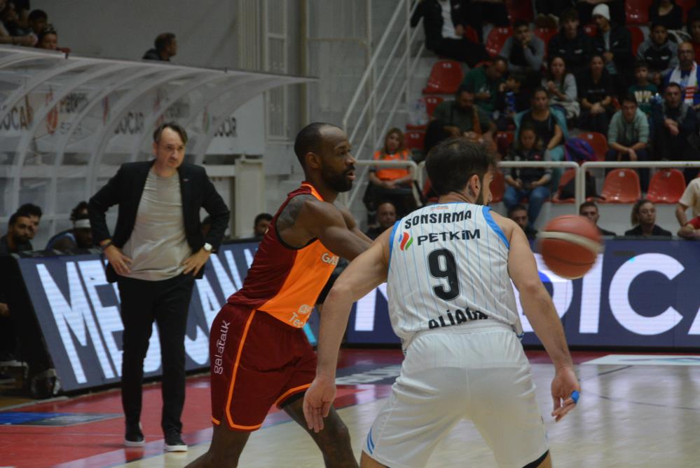 Aliağa Petkimspor Başantrenörü Özhan Çıvgın,