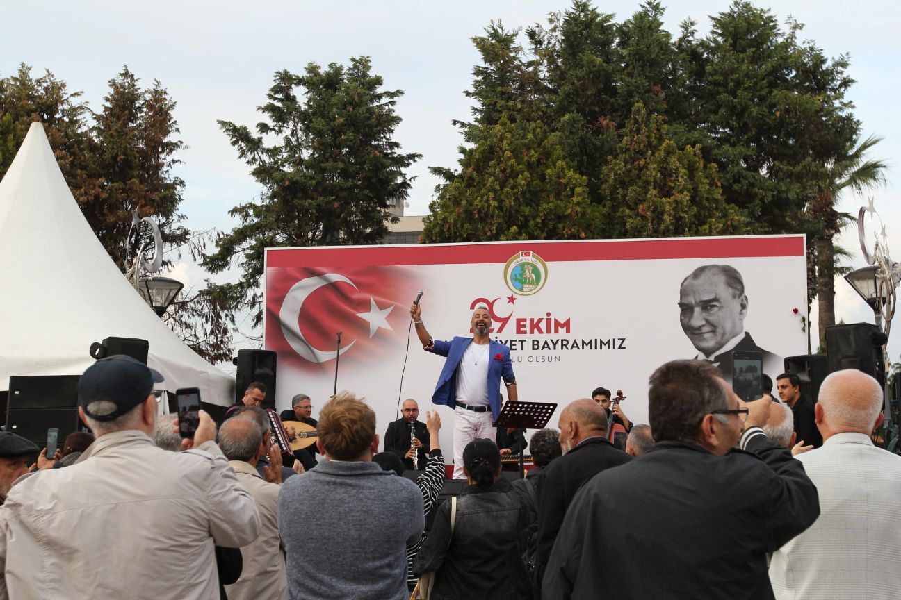 ++Atatürk'ün Sevdiği Şarkılar Mini Konser (46)