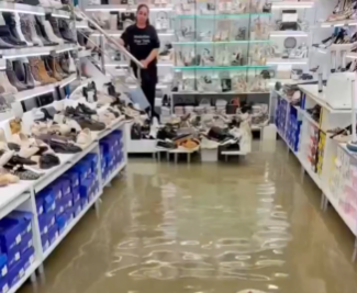 Ayakkabı Dükkanını Su Bastı