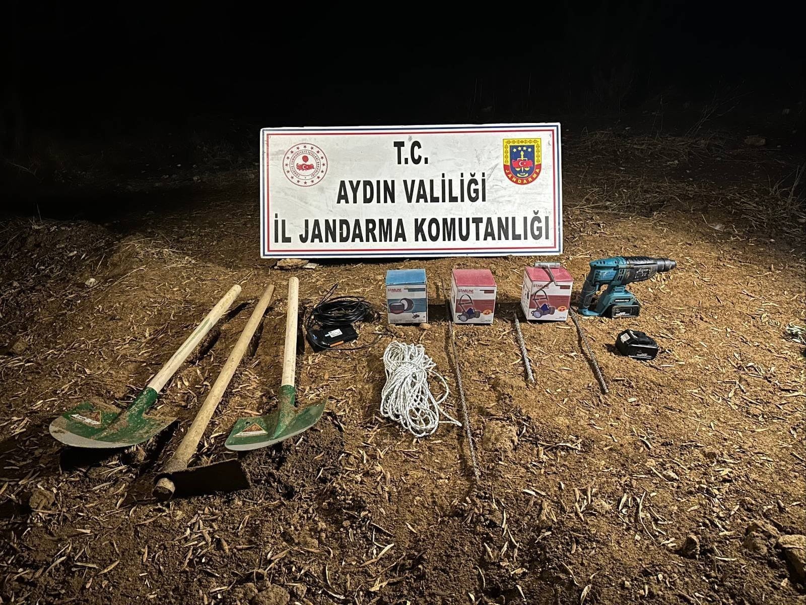 Olay yerinde bulunan teknik malzemeler: Yılan kamera ve matkaplar