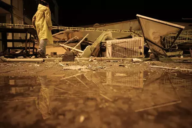 Balıkesir Depremi Yıkılan Bina