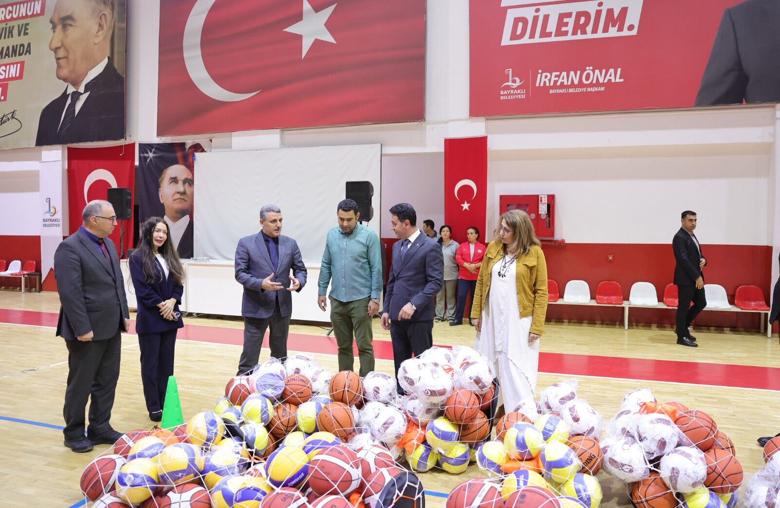 Bayraklı Belediyesi’nden Okullara Spor Desteği (1)