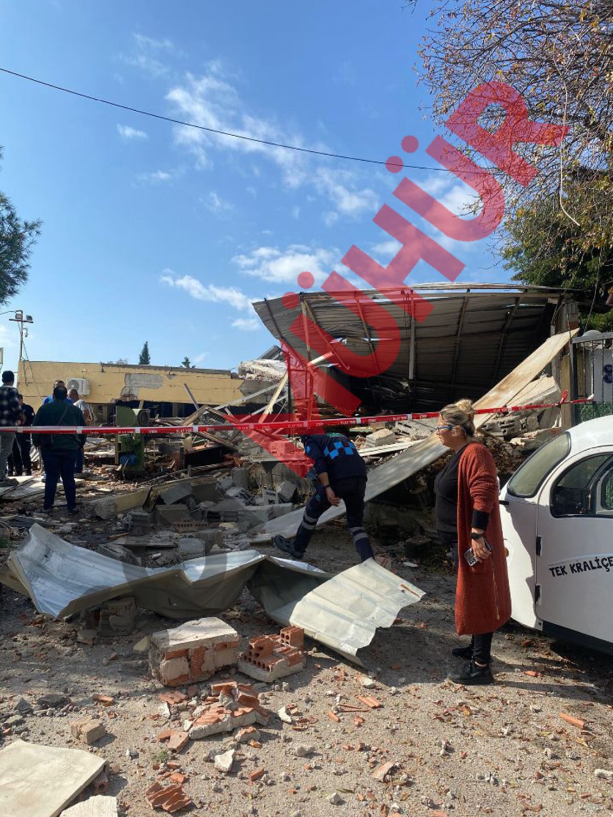 Bayraklı Evde Patlamaa 1