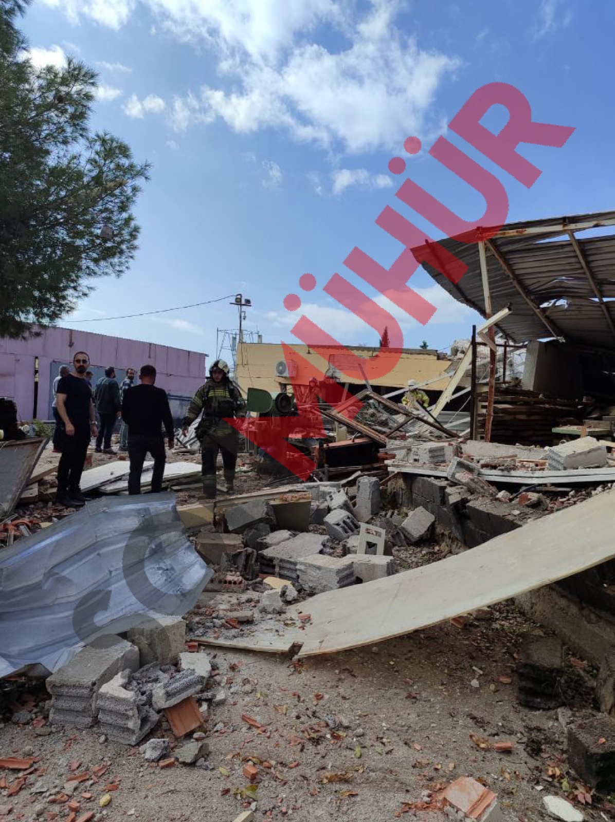 Bayraklı Evde Patlamaa